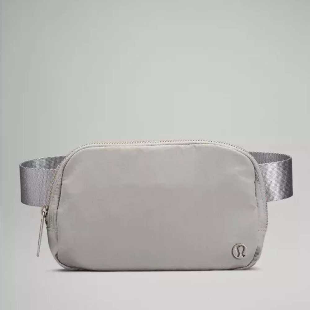 Lululemon Everywhere Belt Bag Seal Grey Original Strap